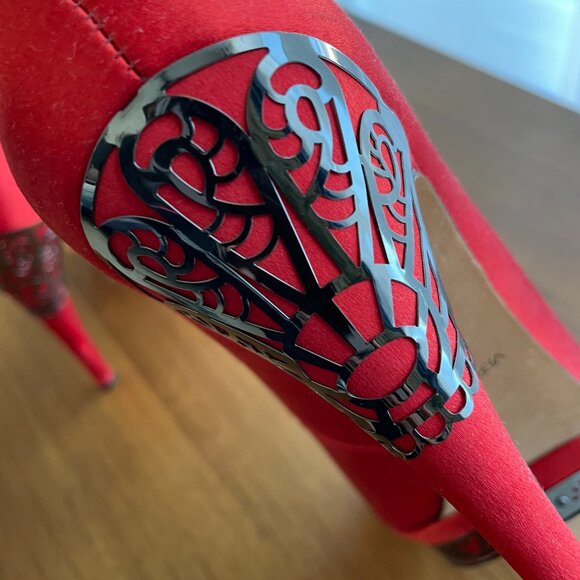 BCBG Maxazria || Peep-toe Pumps Heelswith Intricate Detail Red - EUC - Size 6.5B - Picture 3 of 5